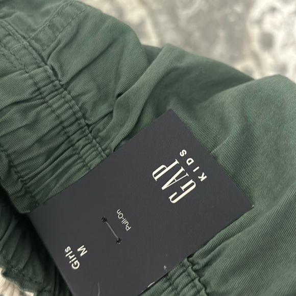 The gap girls size 8 medium shorts 3 for $35 ⭐️ - Picture 4 of 5